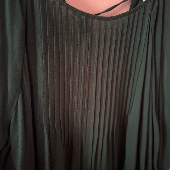 Old Navy Green Pleated Long Sleeve Cold Shoulder Blouse - Picture 3 of 8